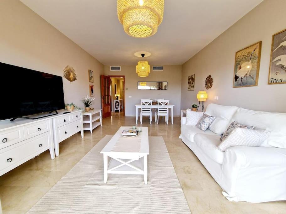Royal Golf View: 2Br, Pools & Ac Apartment Sitio de Calahonda Bagian luar foto