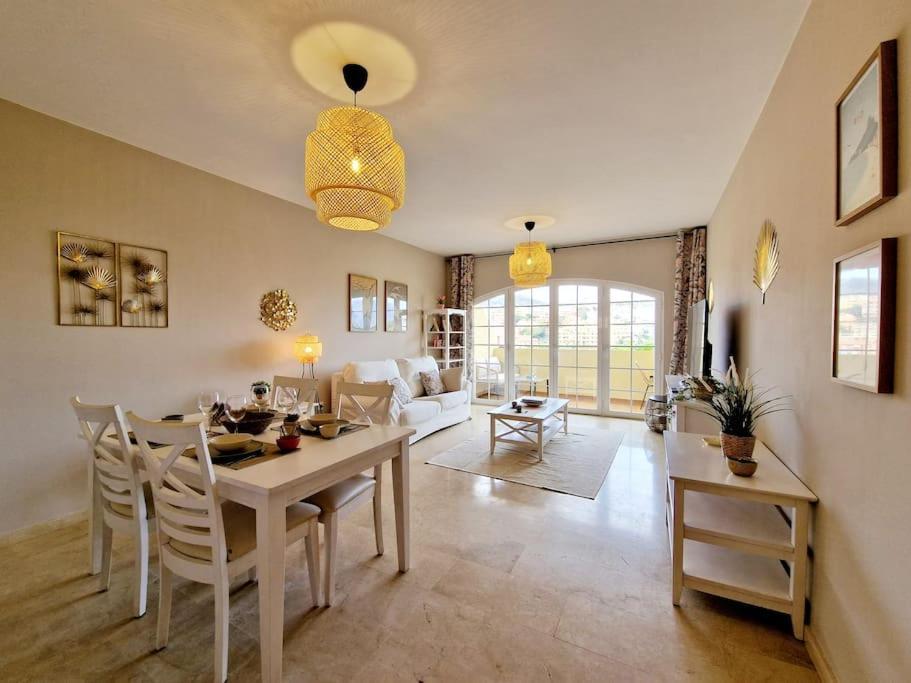Royal Golf View: 2Br, Pools & Ac Apartment Sitio de Calahonda Bagian luar foto