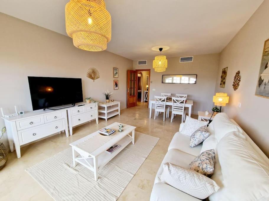 Royal Golf View: 2Br, Pools & Ac Apartment Sitio de Calahonda Bagian luar foto