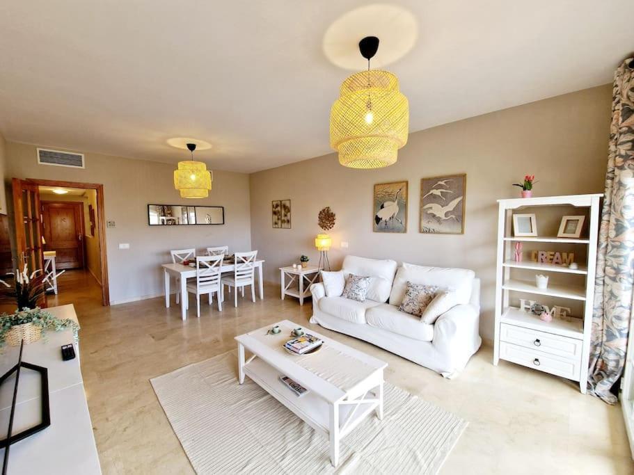 Royal Golf View: 2Br, Pools & Ac Apartment Sitio de Calahonda Bagian luar foto