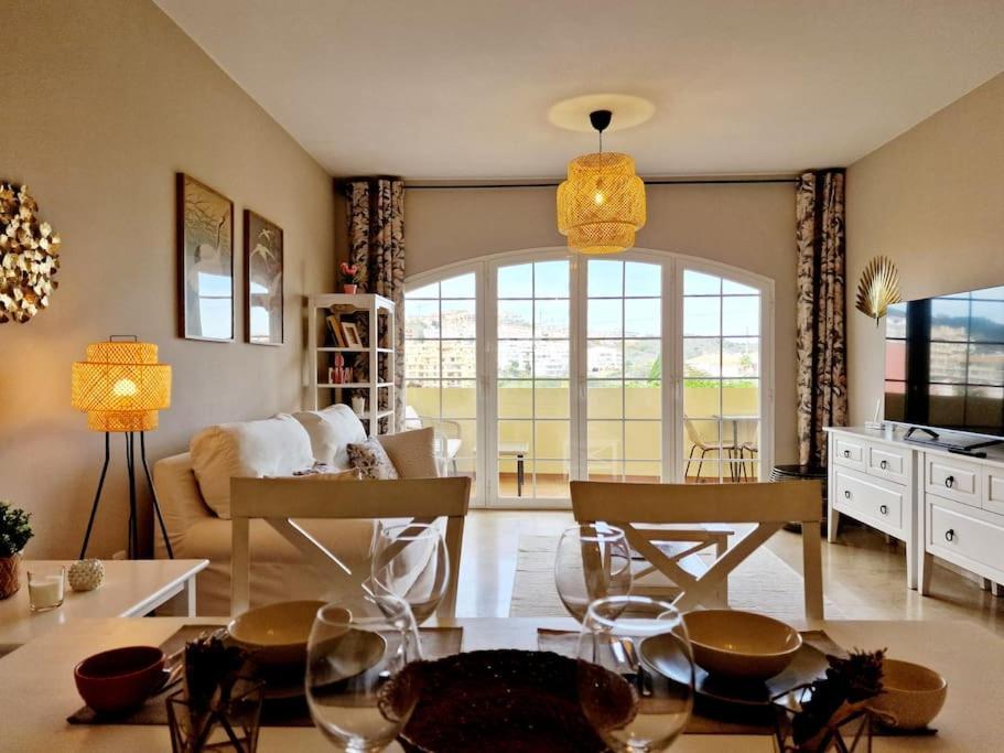 Royal Golf View: 2Br, Pools & Ac Apartment Sitio de Calahonda Bagian luar foto