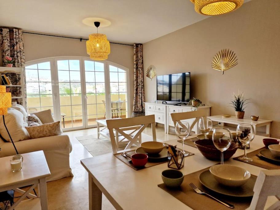 Royal Golf View: 2Br, Pools & Ac Apartment Sitio de Calahonda Bagian luar foto