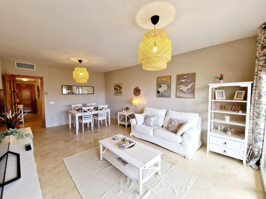 Royal Golf View: 2Br, Pools & Ac Apartment Sitio de Calahonda Bagian luar foto